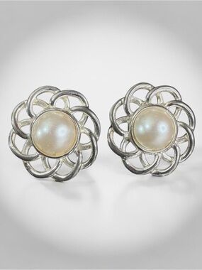Vintage Silver Toned and Pearl Clip On Earrings